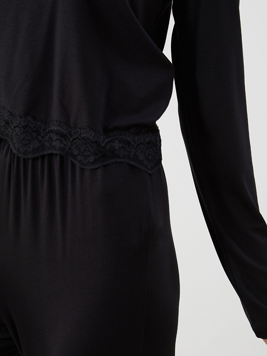 Siyah Bisiklet Yaka Dantel Detaylı Kadın Pijama Takımı-2