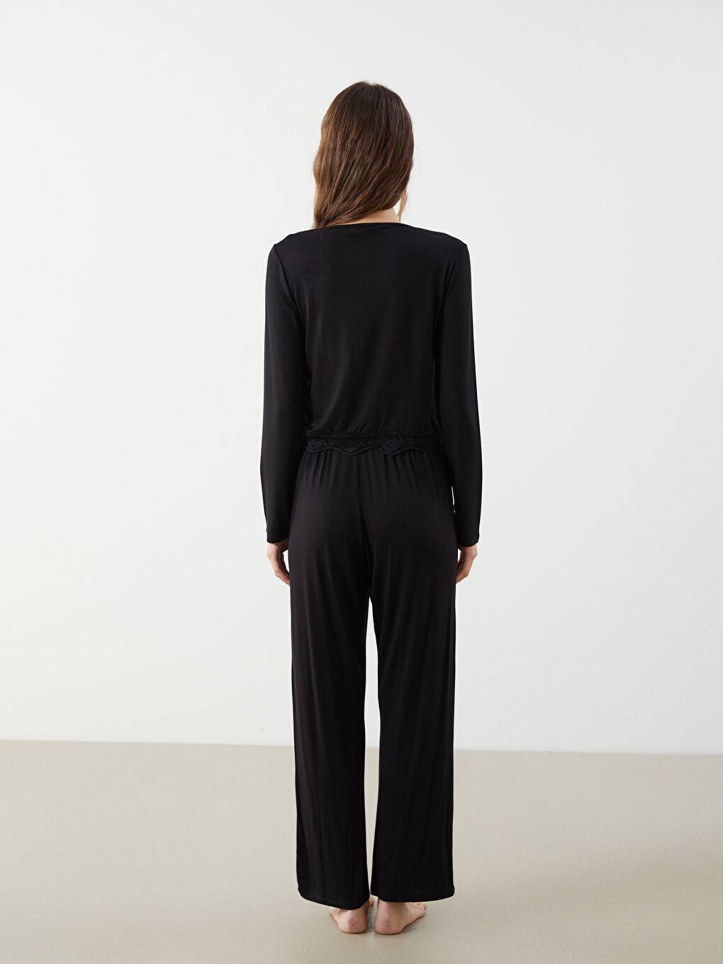 Siyah Bisiklet Yaka Dantel Detaylı Kadın Pijama Takımı-3