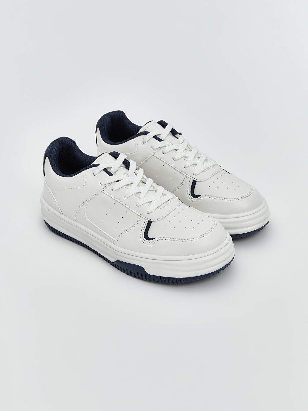 Beyaz Bağcıklı Kadın Spor Ayakkabı