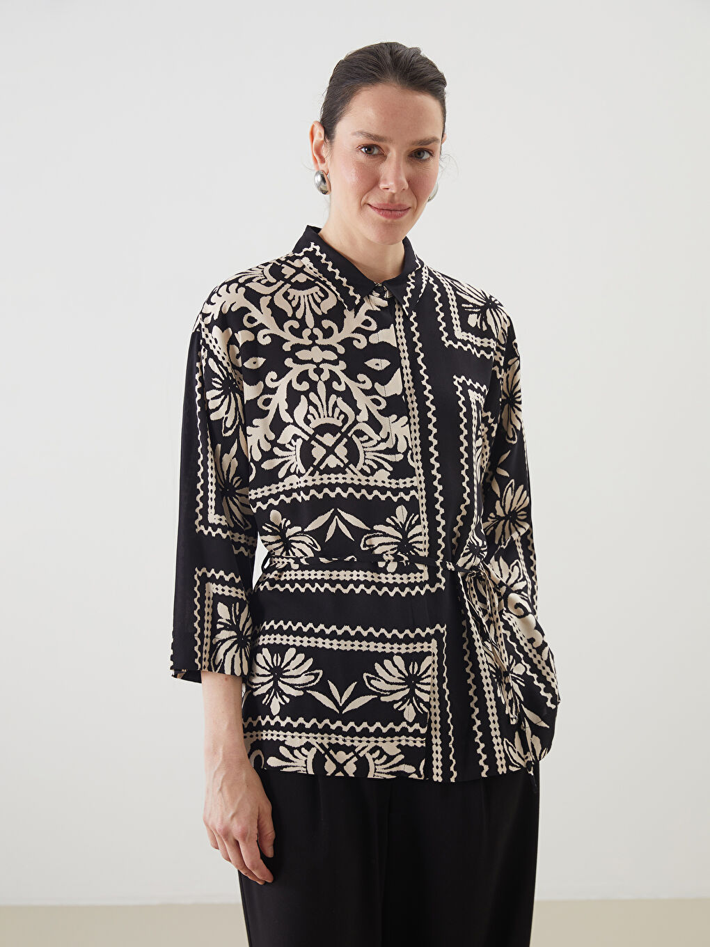 Siyah Desenli Kadın Gömlek