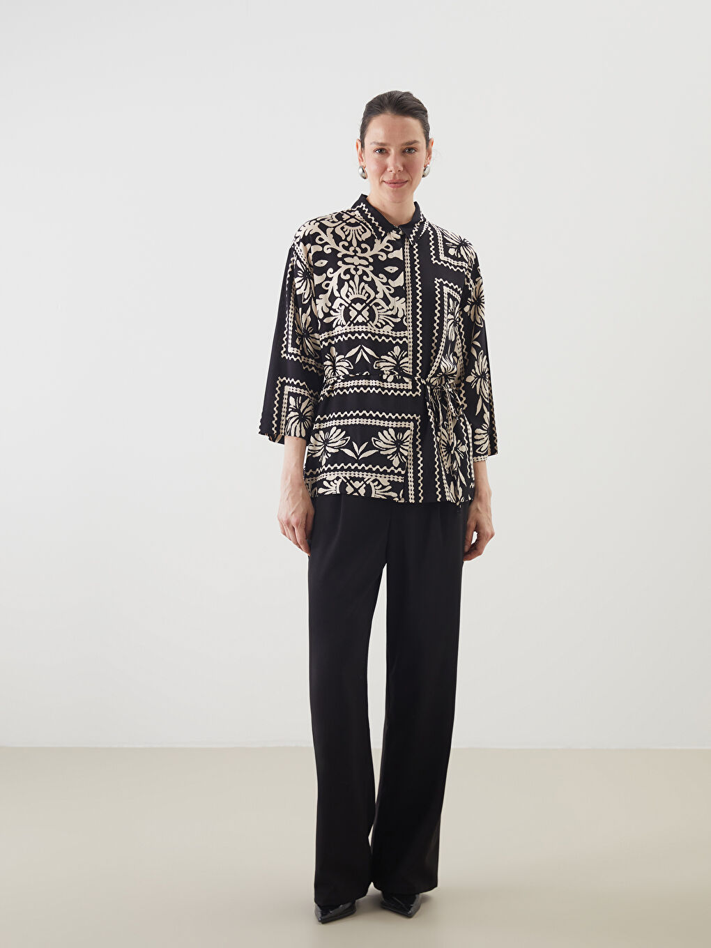 Siyah Desenli Kadın Gömlek-1