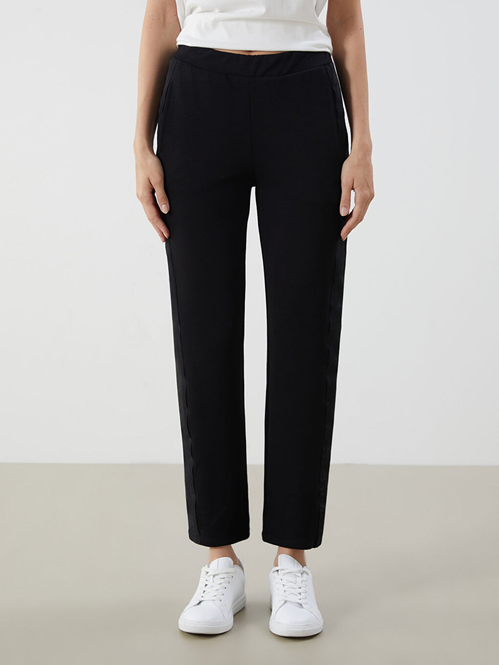 LCWAIKIKI Classic Elasticated Waist Women's Trousers -S5NC83Z8-CVL