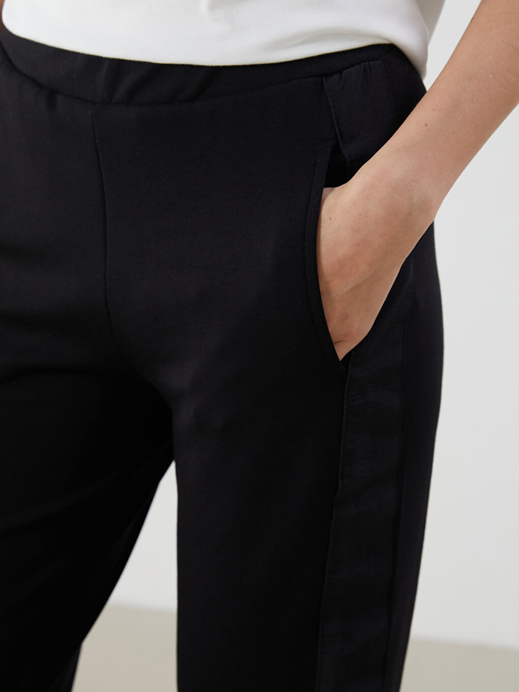 LCWAIKIKI Classic Elasticated Waist Women's Trousers -S5NC83Z8-CVL