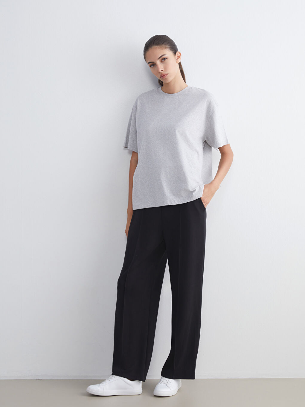 Siyah Beli Lastikli Geniş Paça Kadın Eşofman Altı