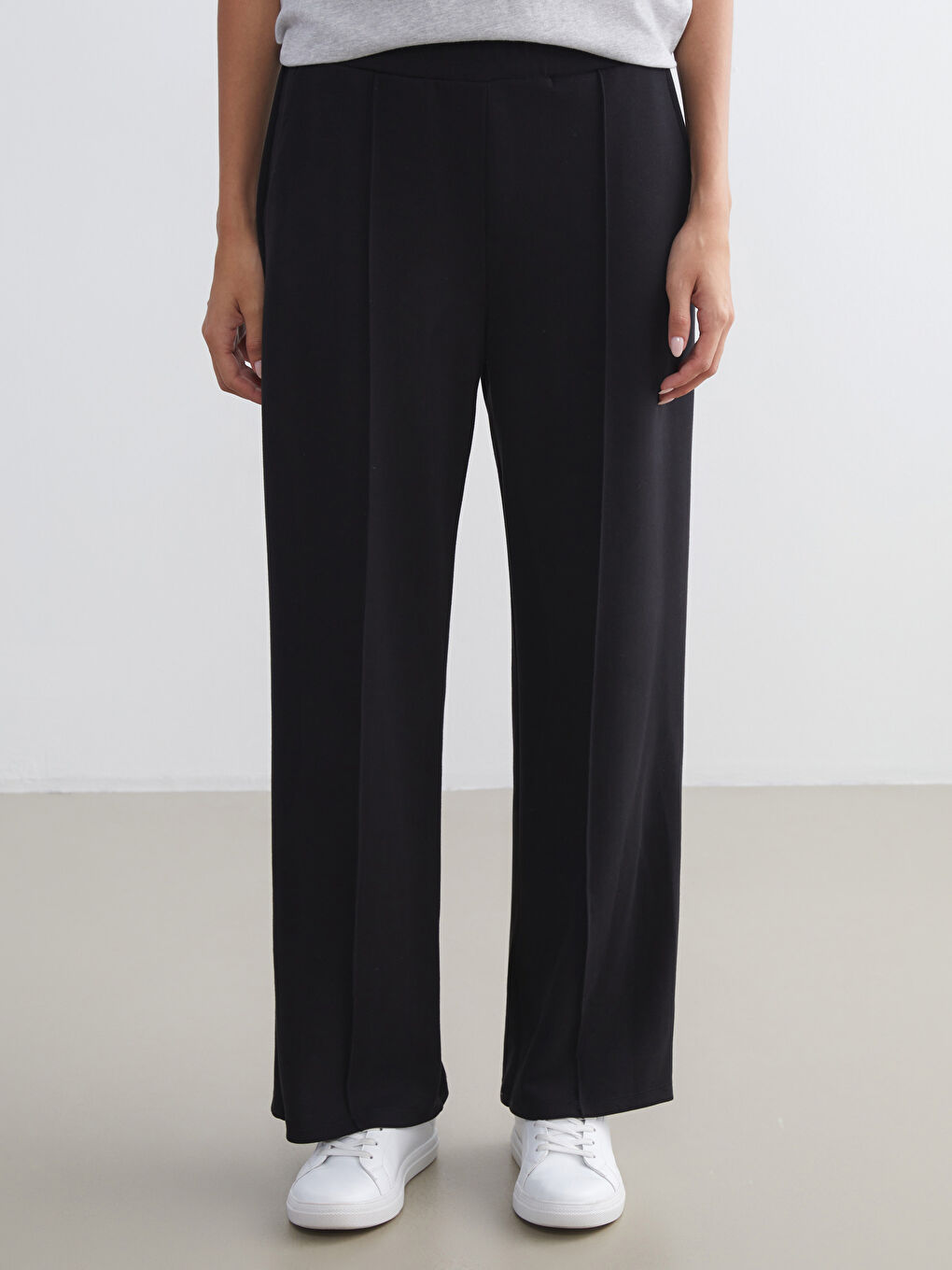 Siyah Beli Lastikli Geniş Paça Kadın Eşofman Altı-1