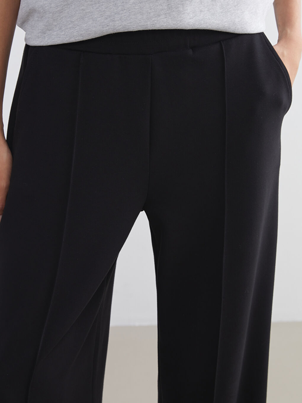 Siyah Beli Lastikli Geniş Paça Kadın Eşofman Altı-2