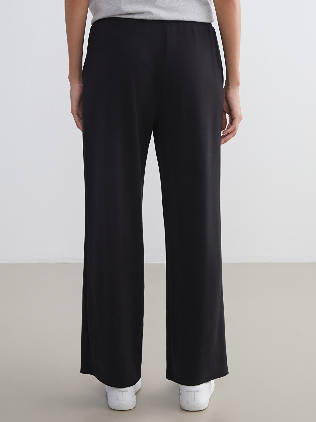 Siyah Beli Lastikli Geniş Paça Kadın Eşofman Altı-3