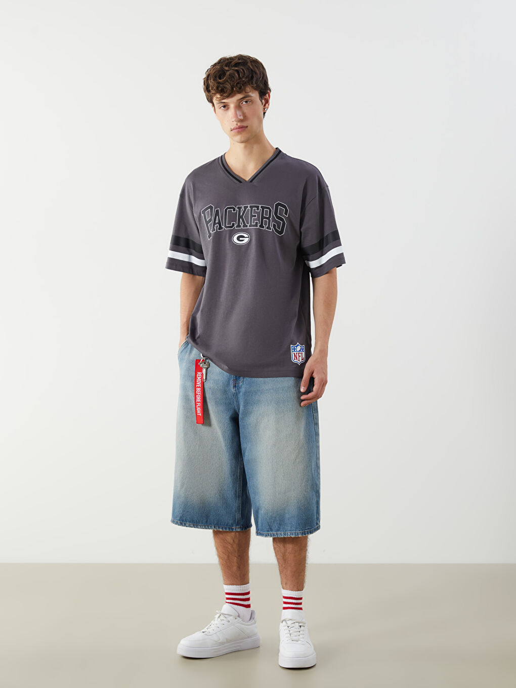 تيشيرت ياقة V كم قصير للرجال-1