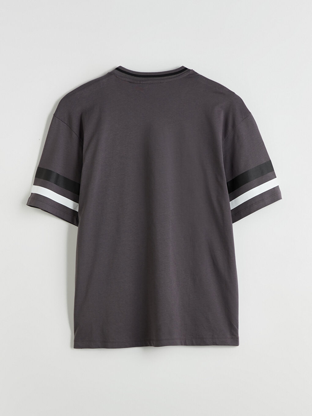 تيشيرت ياقة V كم قصير للرجال-5