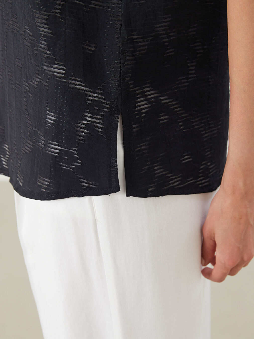 Siyah Desenli Kadın Gömlek-2