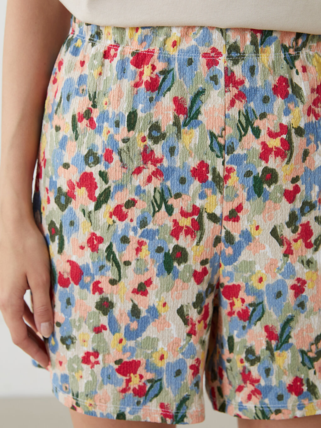 Pembe Beli Lastikli Çiçekli Kadın Şort-5