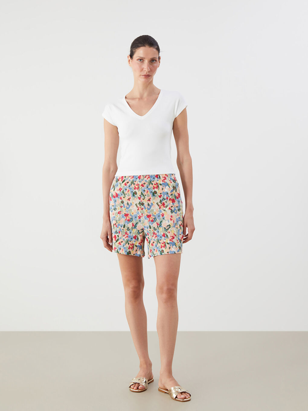 Pembe Beli Lastikli Çiçekli Kadın Şort-1