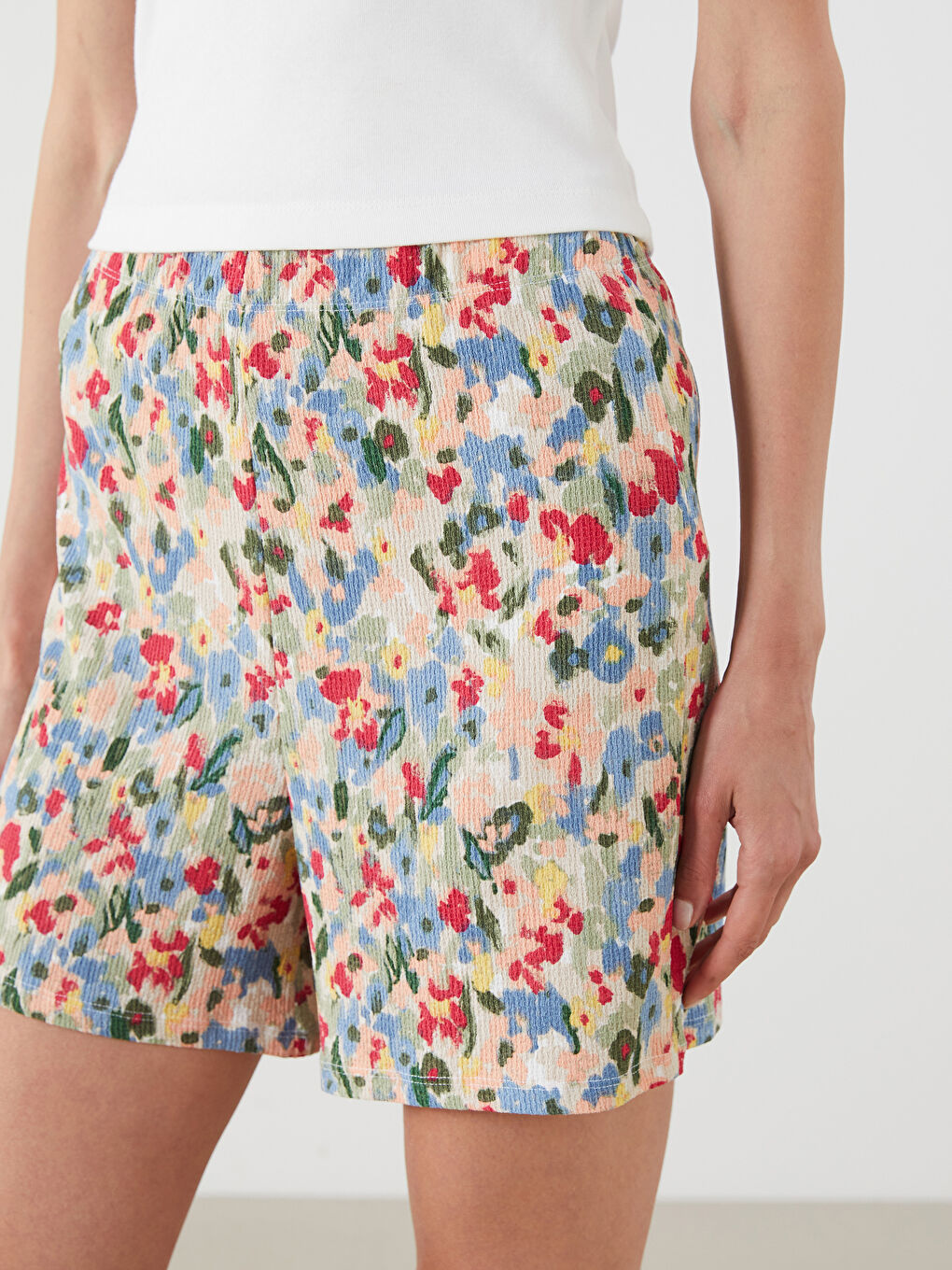 Pembe Beli Lastikli Çiçekli Kadın Şort-4