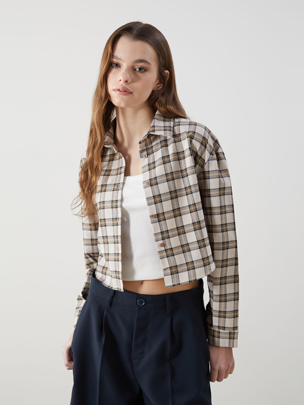 Bej Ekose Crop Kadın Gömlek