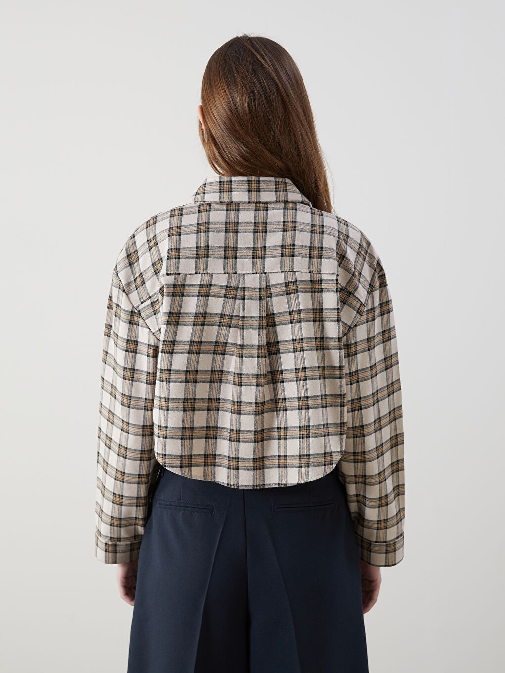 Bej Ekose Crop Kadın Gömlek-3