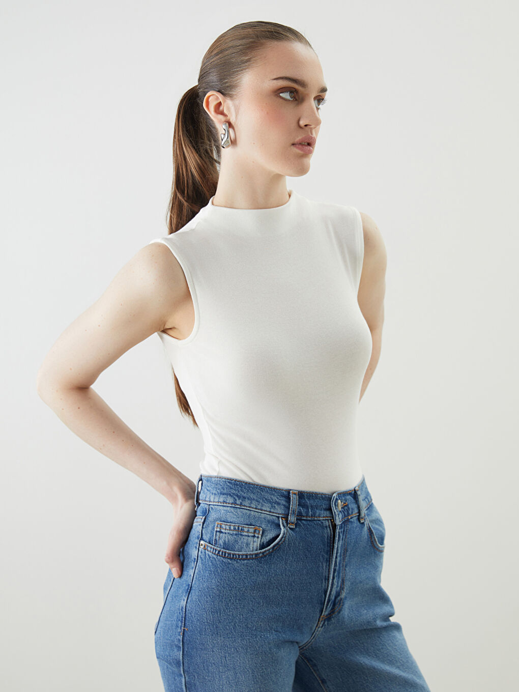 Ekru Dik Yaka Kadın Bodysuit