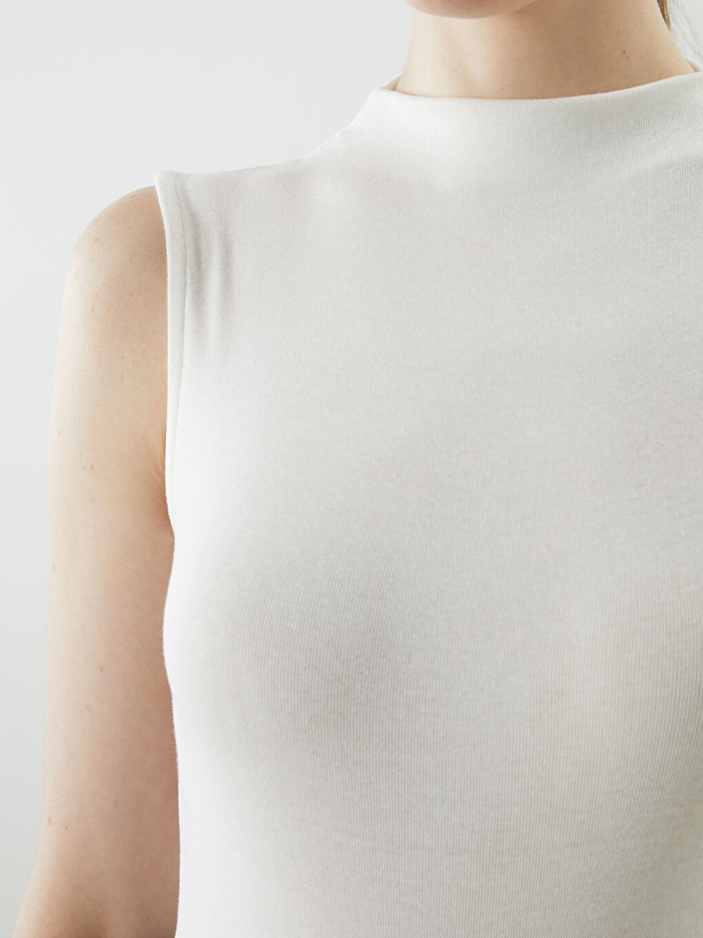 Ekru Dik Yaka Kadın Bodysuit-2