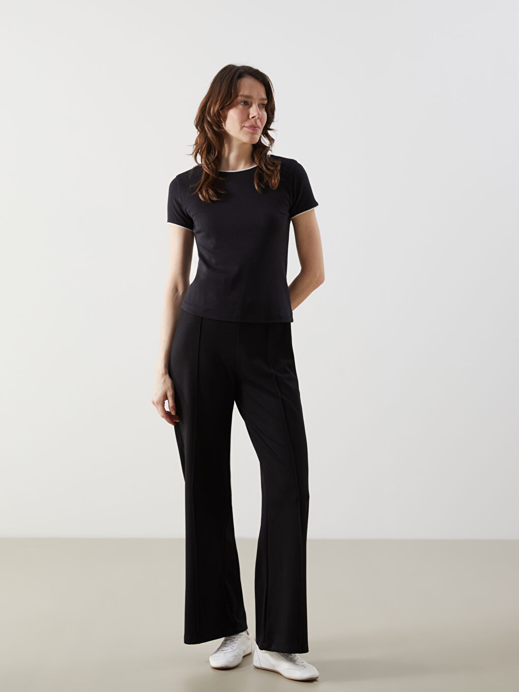 Siyah Beli Lastikli Geniş Paça Kadın Eşofman Altı