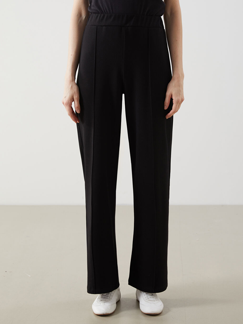 Siyah Beli Lastikli Geniş Paça Kadın Eşofman Altı-1