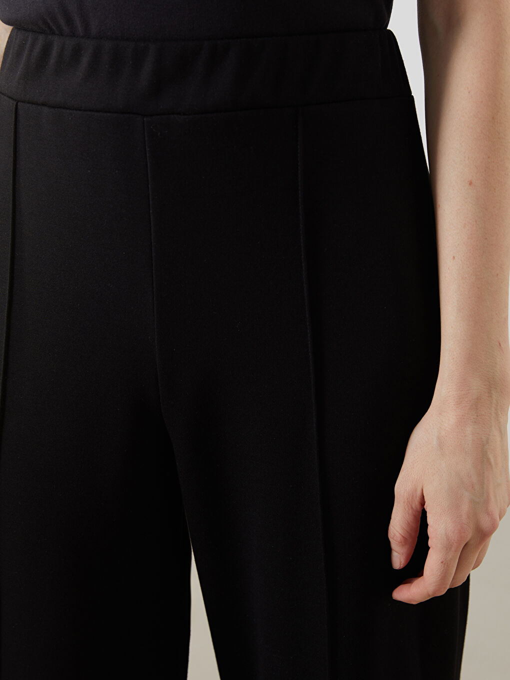 Siyah Beli Lastikli Geniş Paça Kadın Eşofman Altı-2