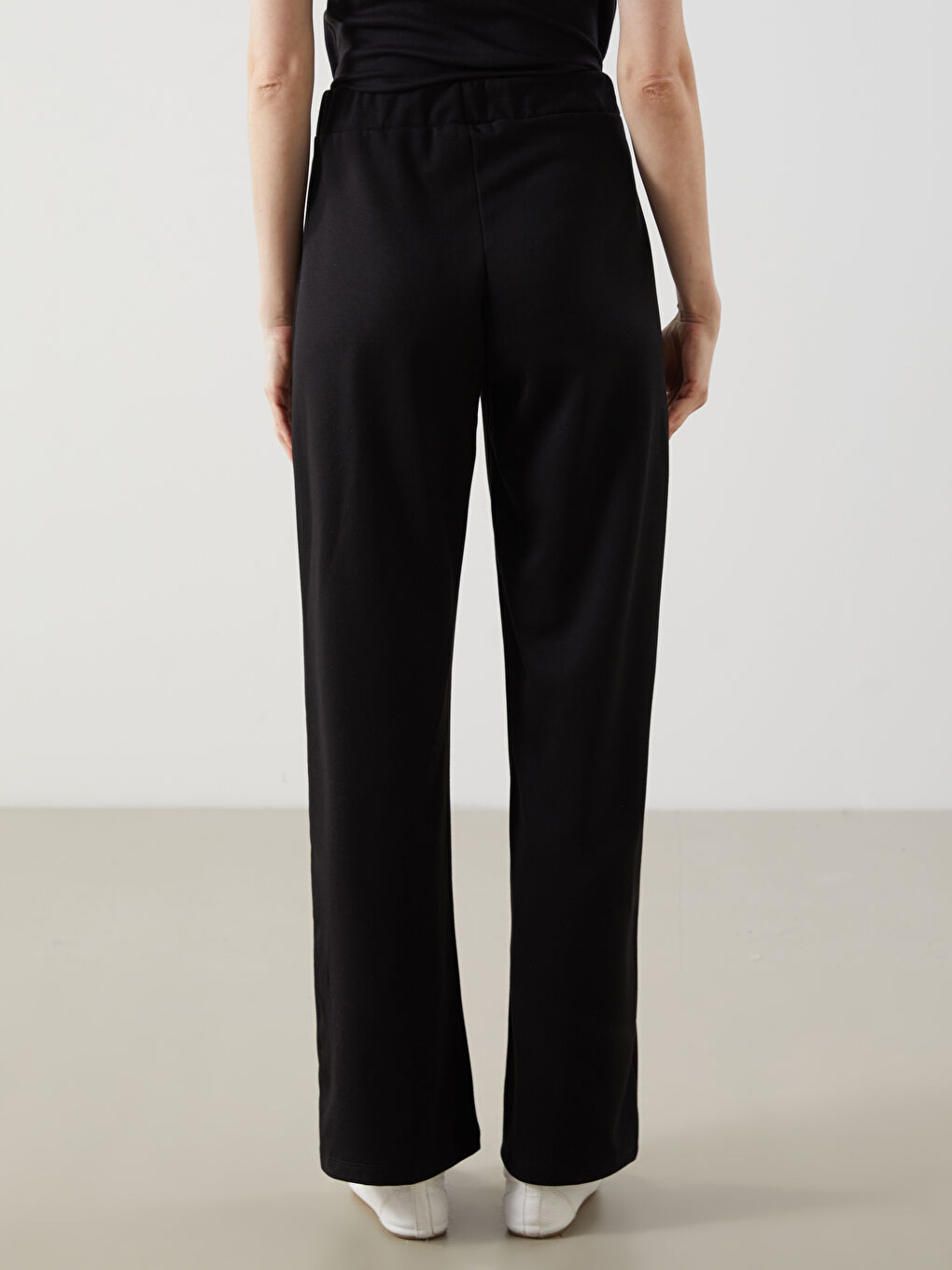 Siyah Beli Lastikli Geniş Paça Kadın Eşofman Altı-3