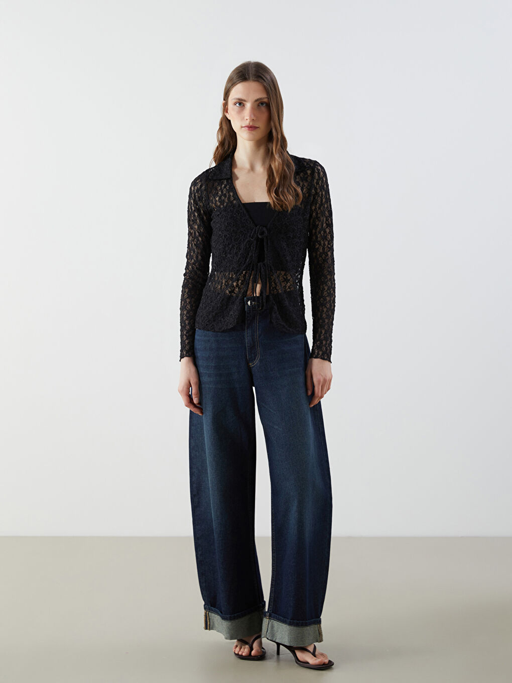 Siyah Polo Yaka Dantelli Kadın Hırka-1