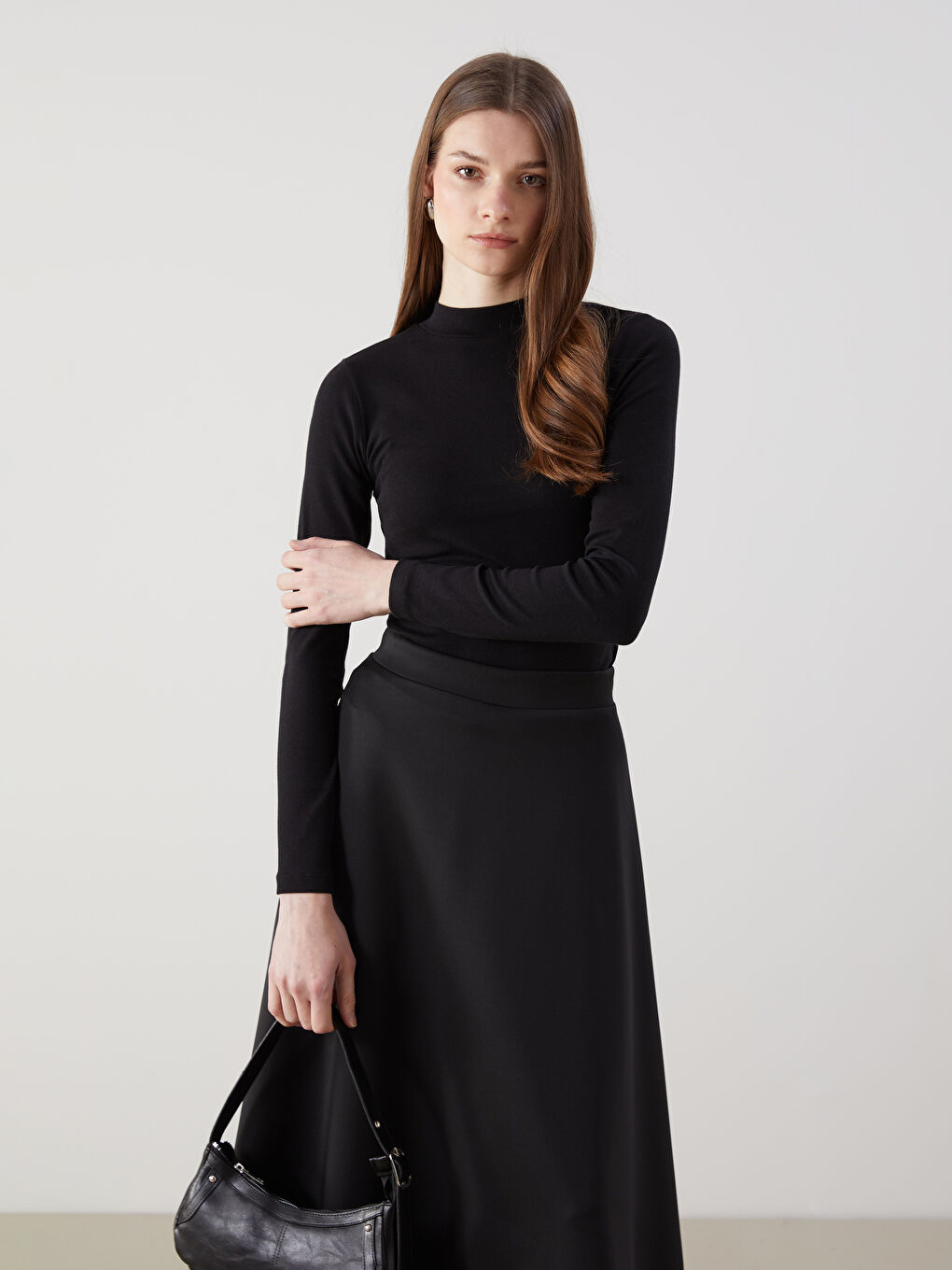 Siyah Dik Yaka Kadın Body