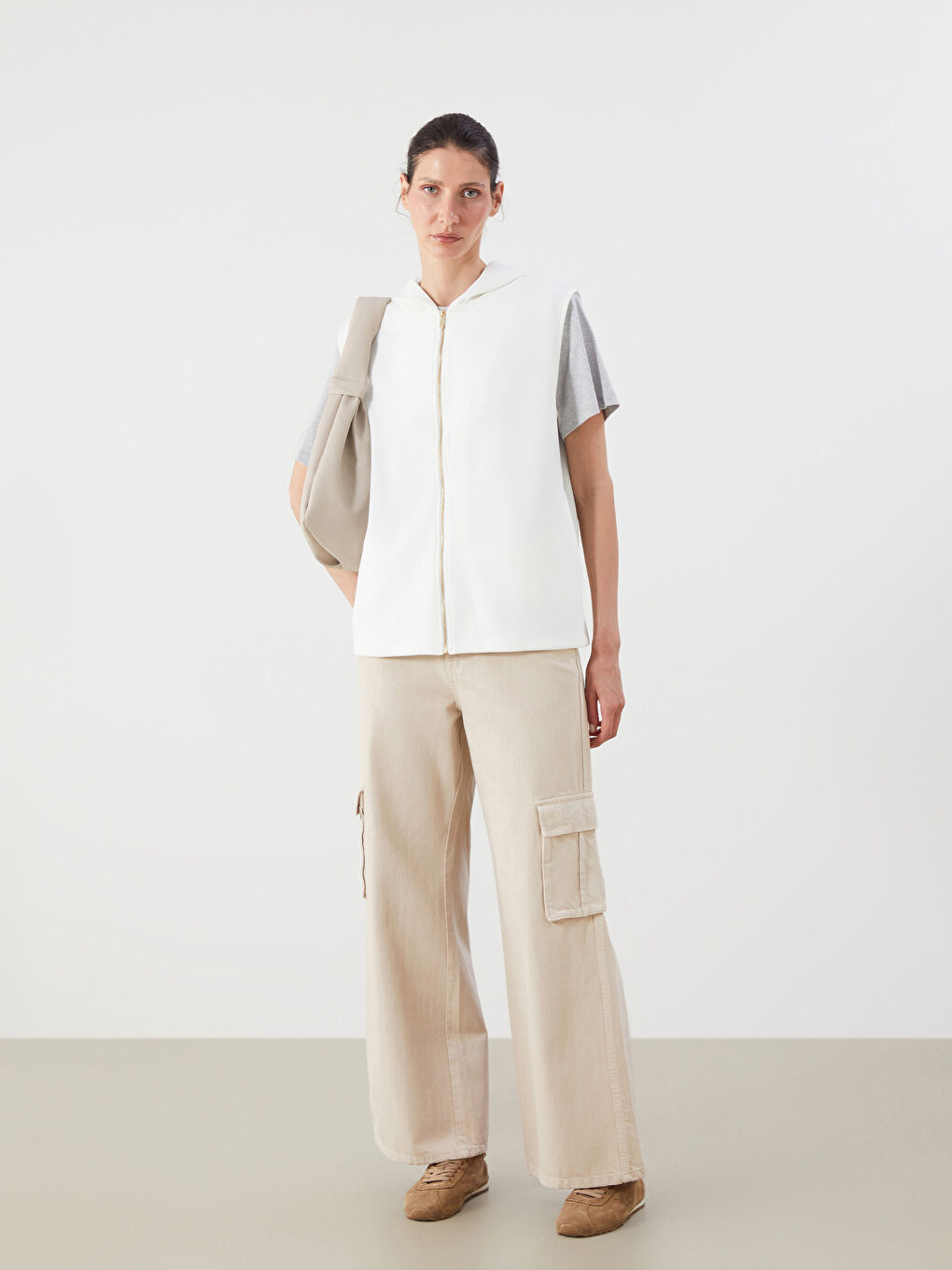 Ekru Kapüşonlu Kadın Fermuarlı Sweatshirt-1