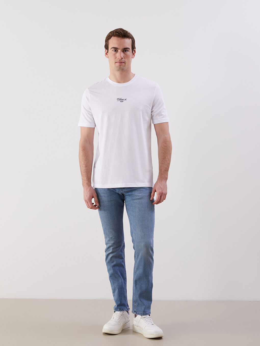 Beyaz Umut Et Baskılı Erkek Tişört-1