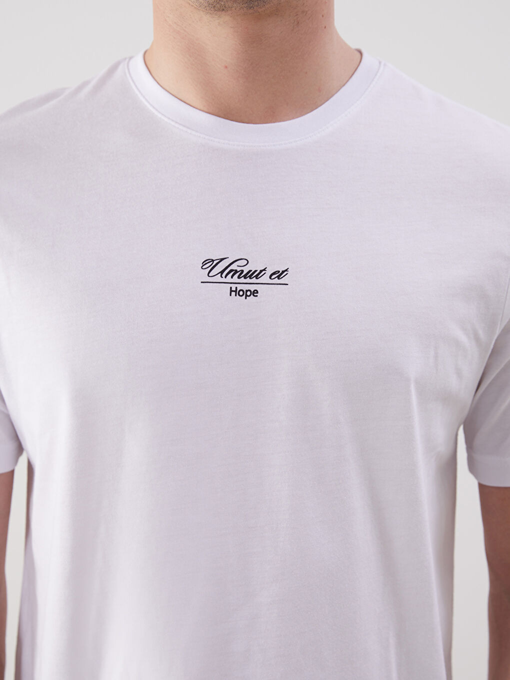 Beyaz Umut Et Baskılı Erkek Tişört-2
