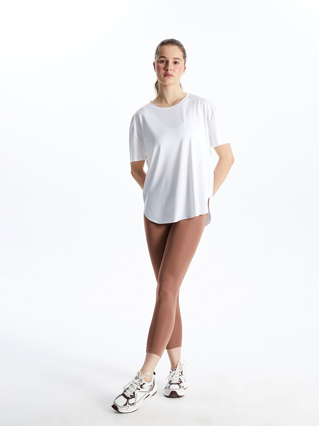 Beyaz Bisiklet Yaka Kadın Spor Tişört-1