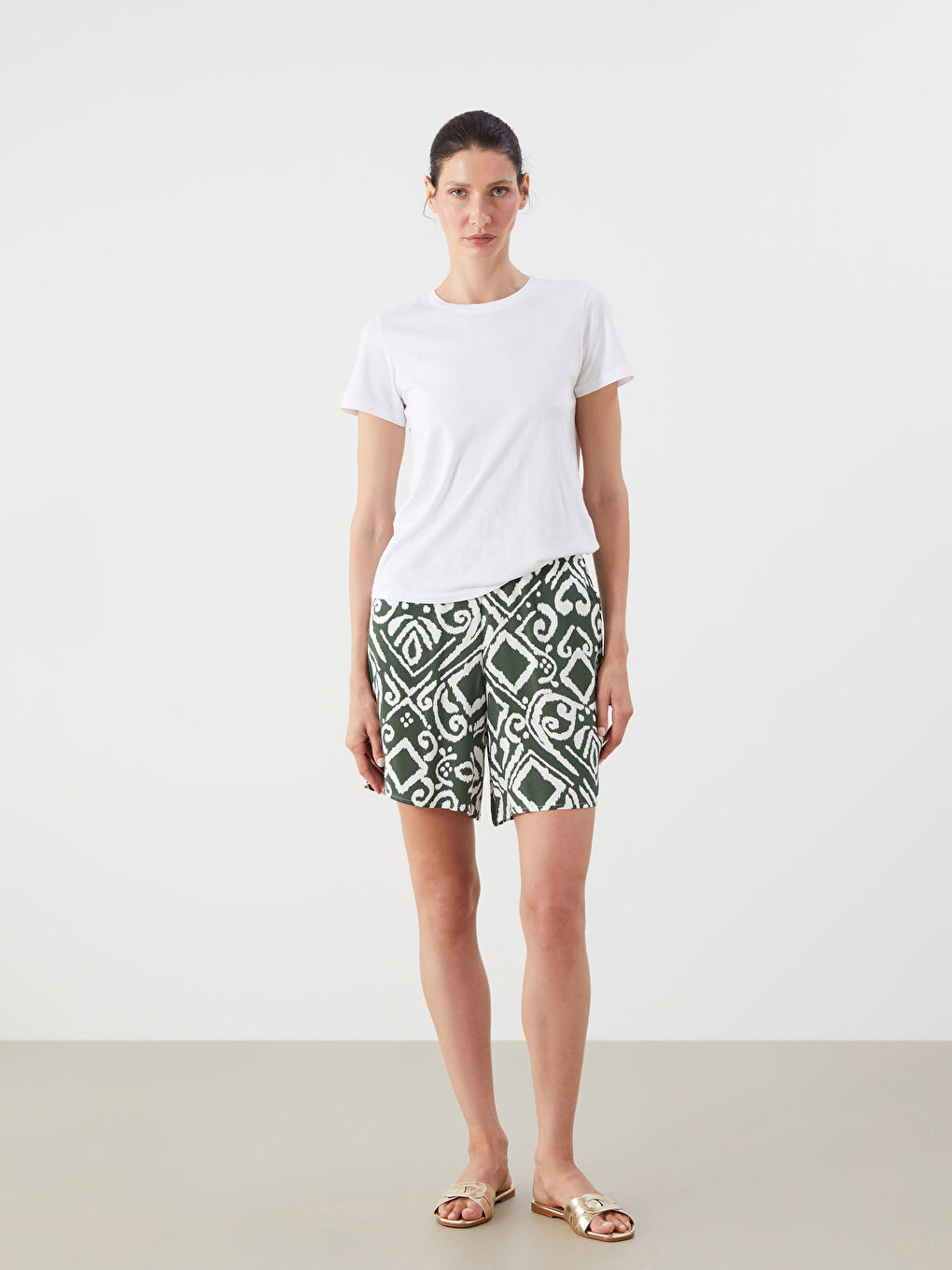LCWAIKIKI Classic Elasticated Waist Patterned Women's Shorts -S5NH85Z8-LRR
