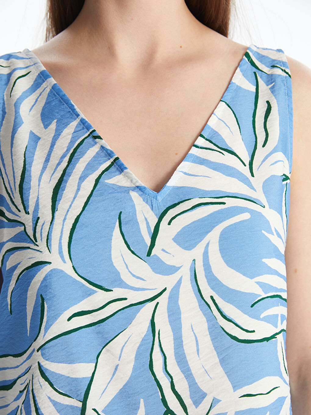 Mavi V Yaka Çiçekli Bluz-2