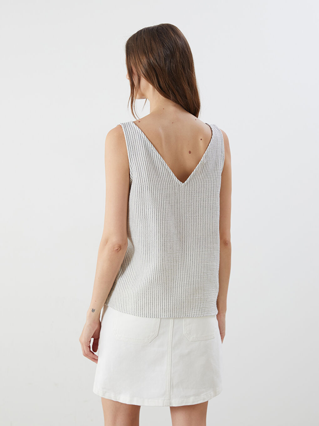 Siyah V Yaka Çizgili Müslin Bluz-3