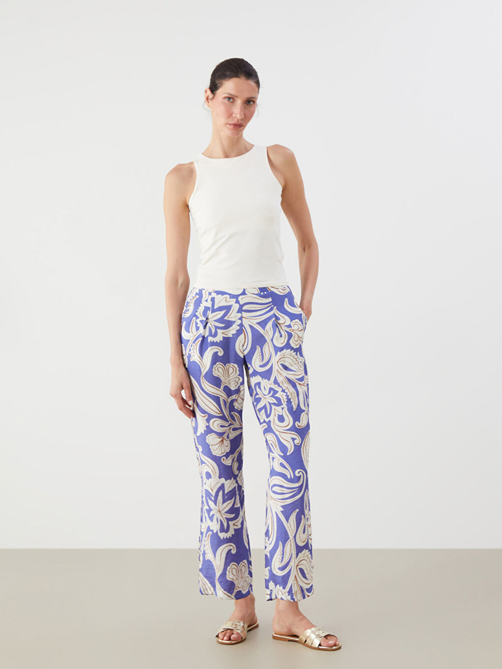 LCWAIKIKI Classic Elasticated Waist Floral Women's Trousers -S5NI08Z8-LTM