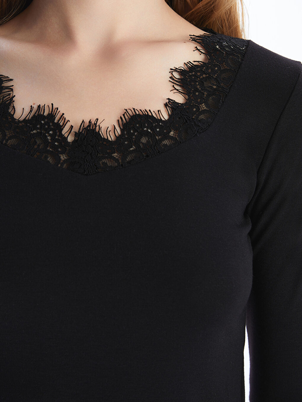 Siyah Bisiklet Yaka Dantel Detaylı Kadın Body-2