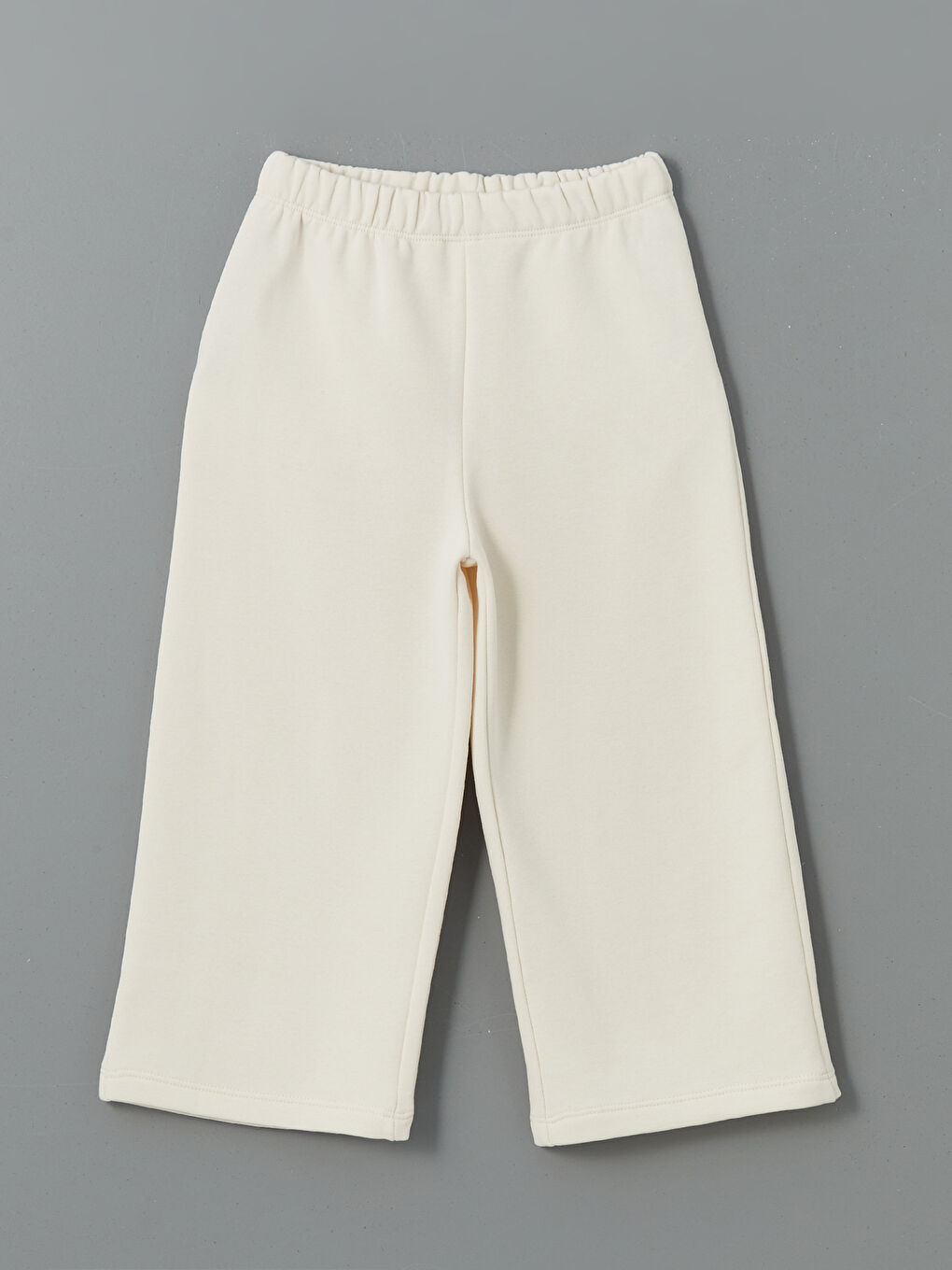 سێتی سوێت‌شێرت و پانتۆڵی تراکسوت چاپکراو بۆ کچان ٢ دانە-2