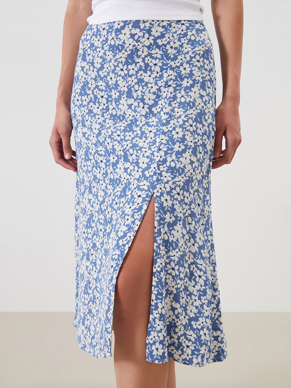 جيبة ميدي مُزهرة بفتحة وخصر مرن-2