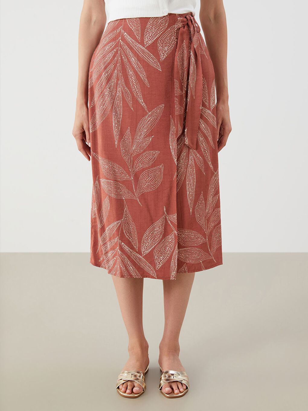 تنورة مُزهرة برباط على الخصر-1