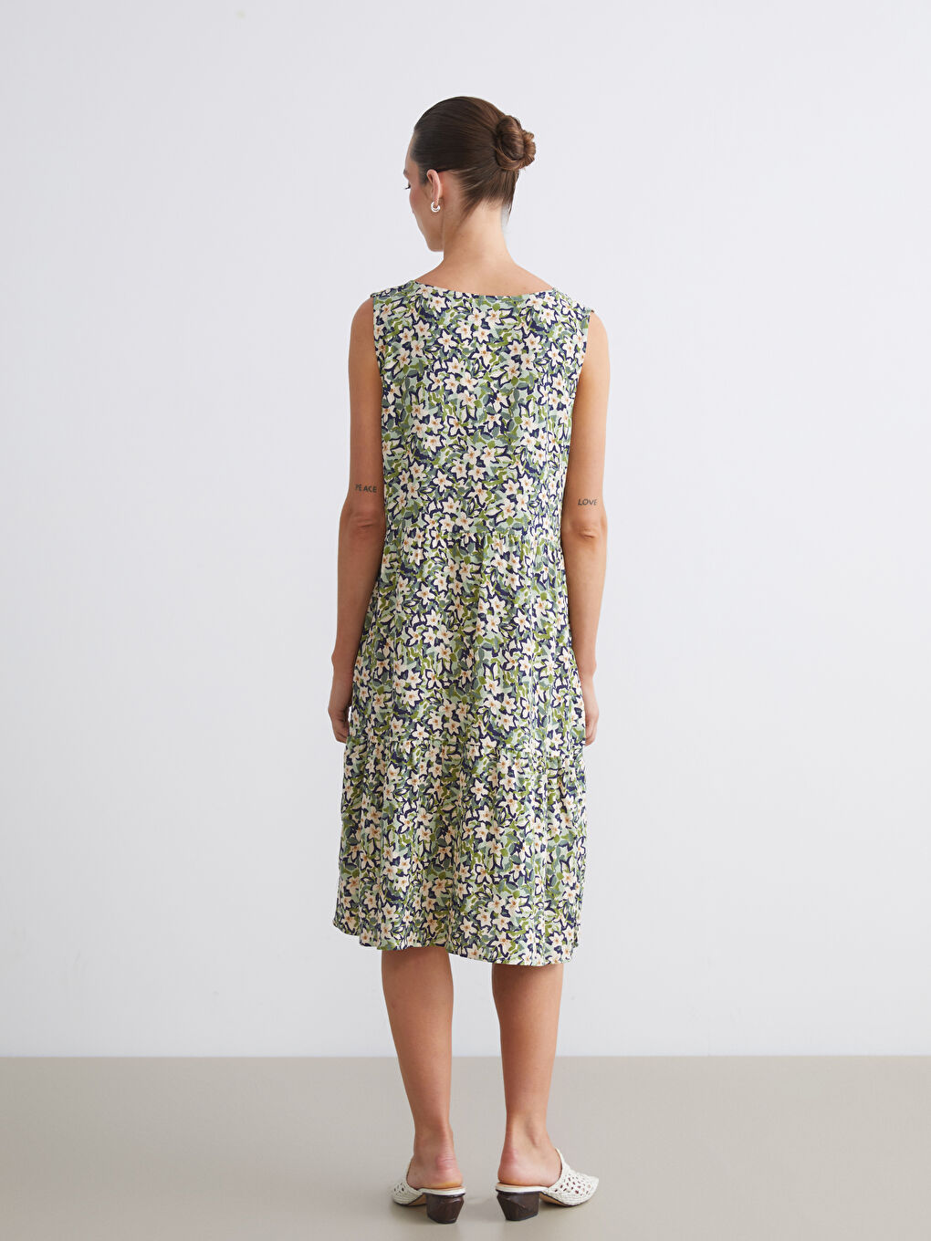 Yeşil V Yaka Çiçekli A Kesim Elbise-3