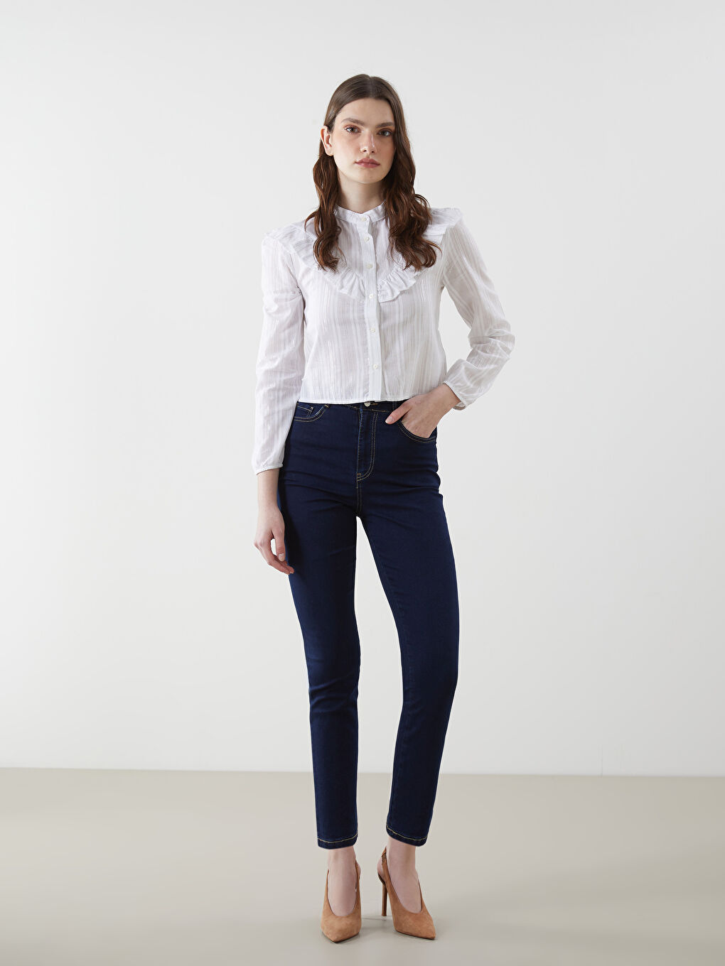 Beyaz Dik Yaka Çizgili Crop Kadın Gömlek-1