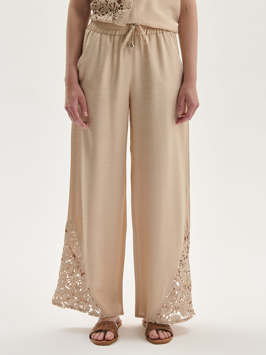 Elasticated Waist Lace Detailed Women's Trousers -S5NM35Z8-DS3