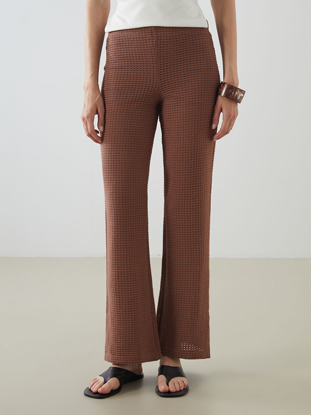 Bej Beli Lastikli Kendinden Desenli Kadın Pantolon-1