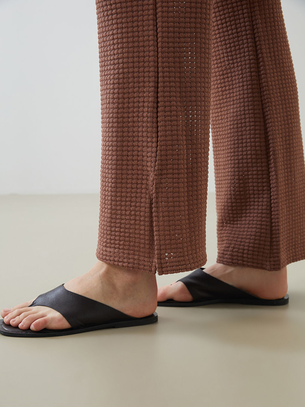 Bej Beli Lastikli Kendinden Desenli Kadın Pantolon-2