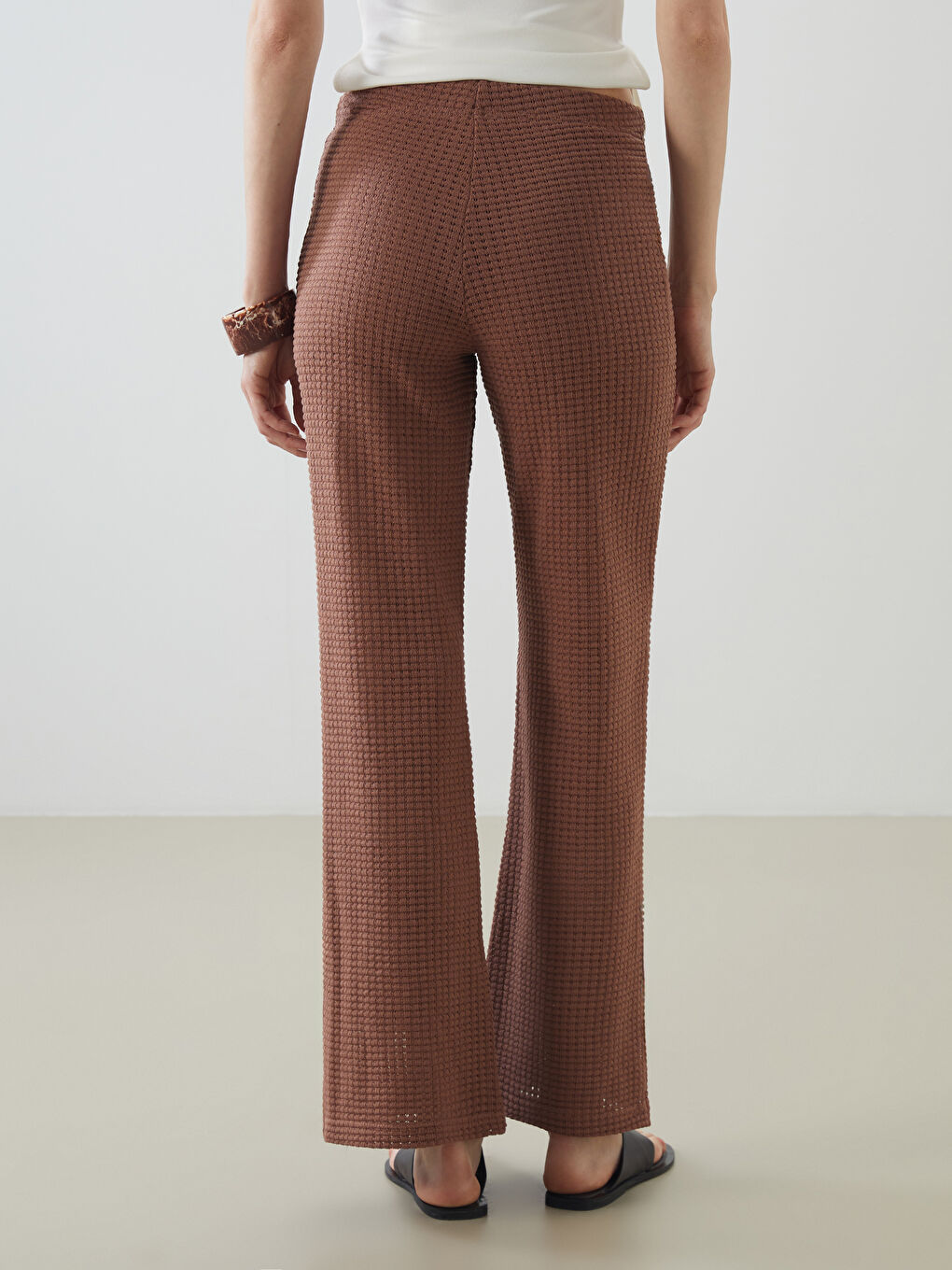 Bej Beli Lastikli Kendinden Desenli Kadın Pantolon-3