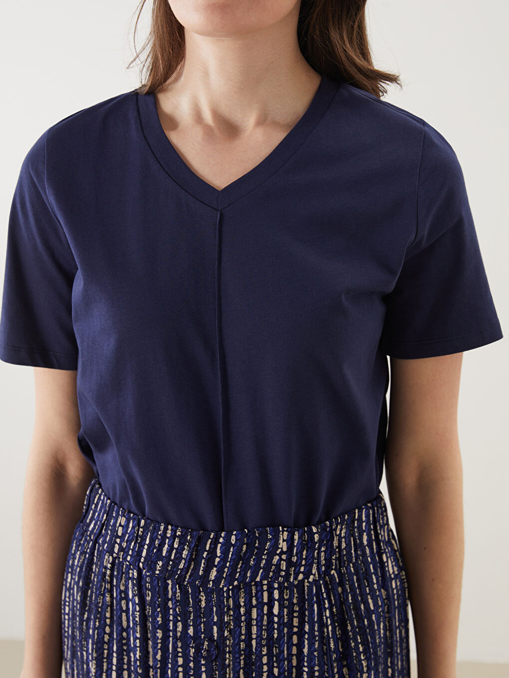 V-Neck Women's T-Shirt -S5NN48Z8-E1J