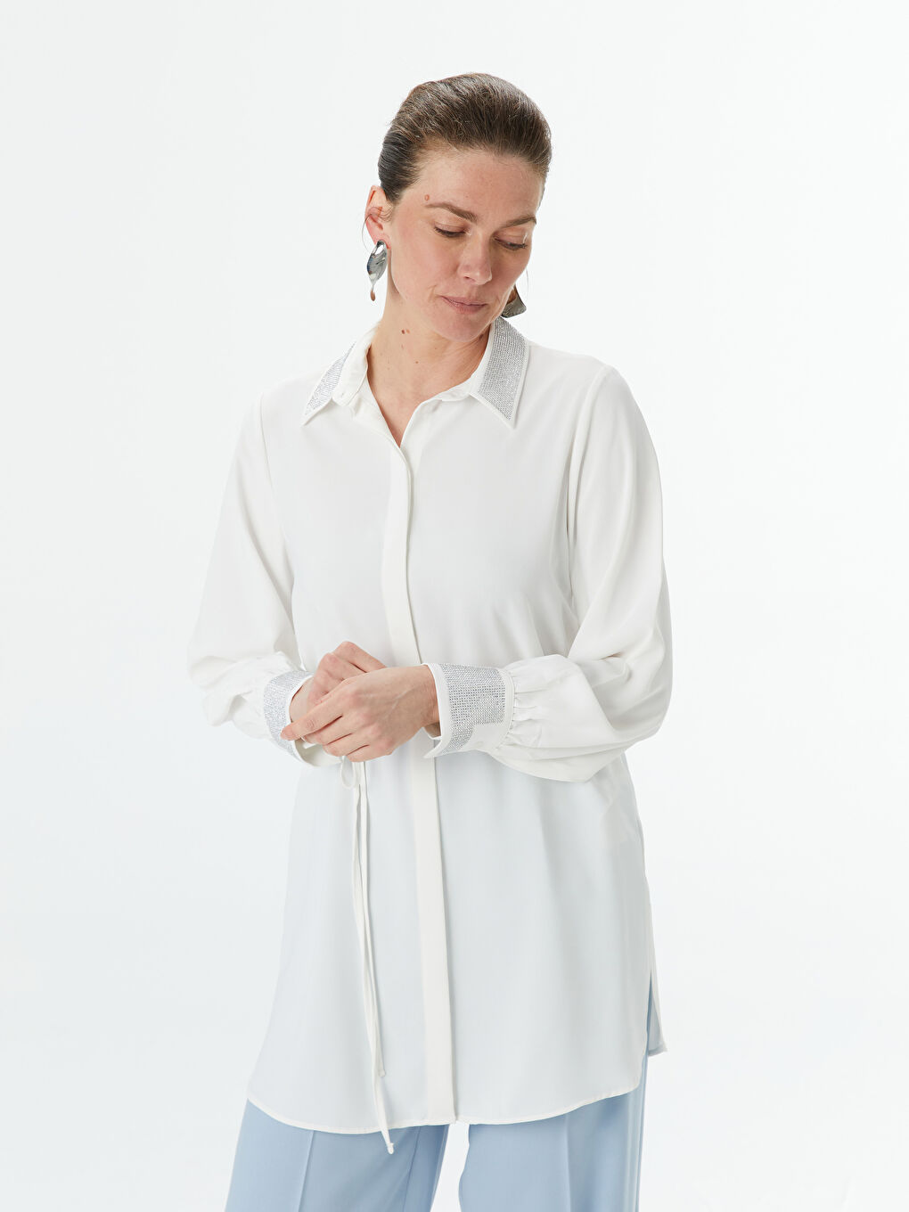 Beyaz Parlak Taşlı Kadın Gömlek Tunik