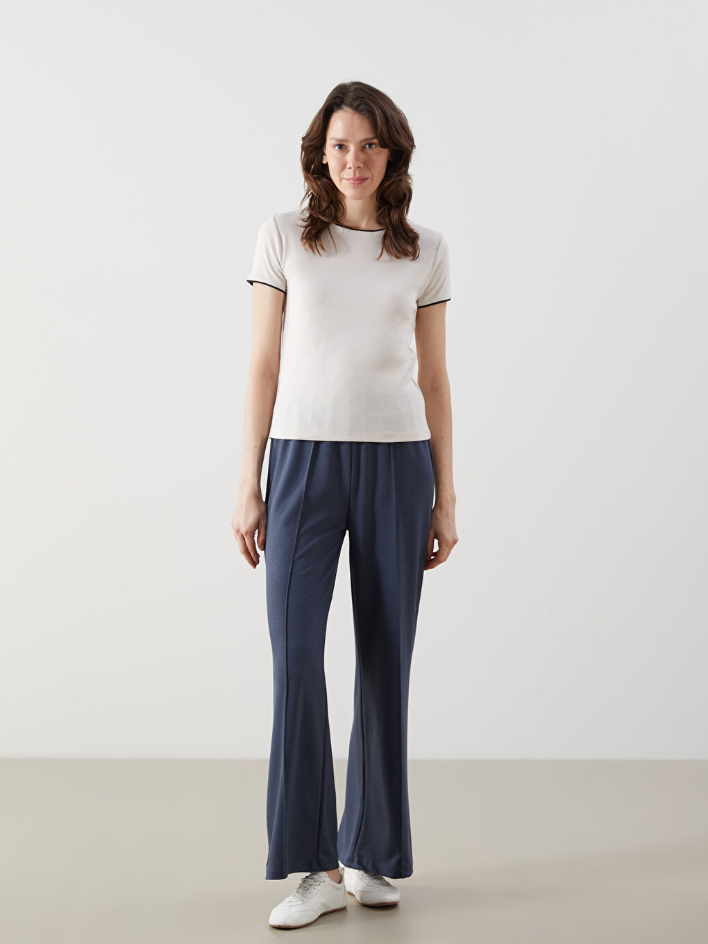 Gri Bisiklet Yaka Modal Karışımlı Kadın Tişört-1