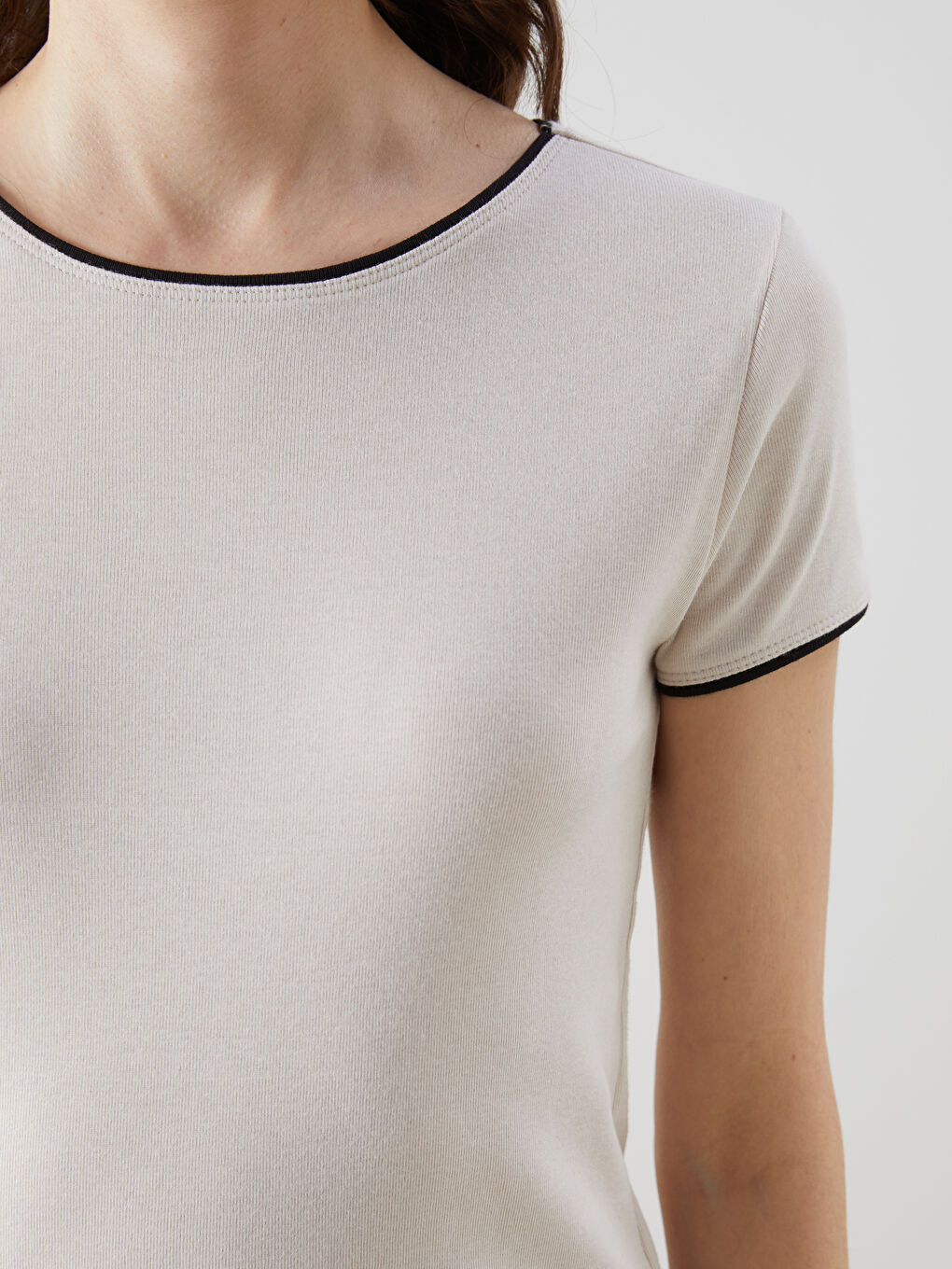 Gri Bisiklet Yaka Modal Karışımlı Kadın Tişört-2