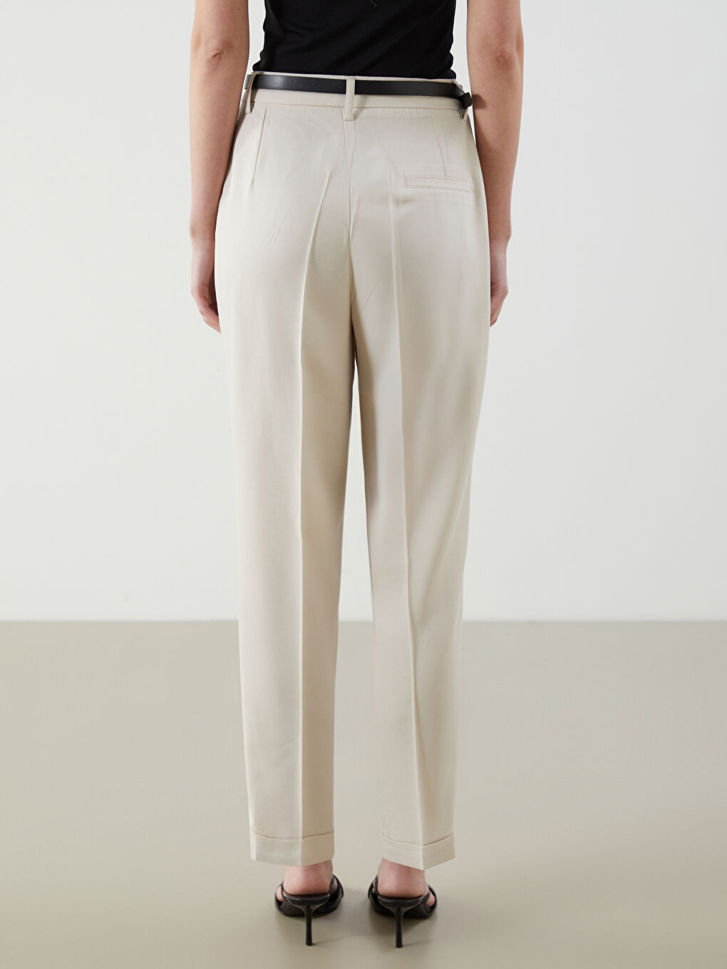 Bej Beli Kemerli Kadın Pantolon-3